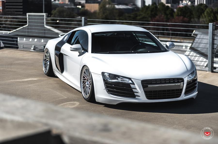  Audi R8 on Vossen Wheels (LC-105T) 2017 года  (фото 3 из 12)